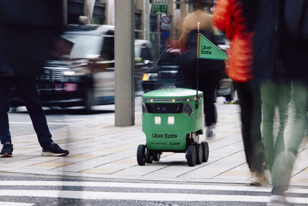Uber Eatsの未来型配達！自律走行ロボットによるデリバリーを3月から東京で開始